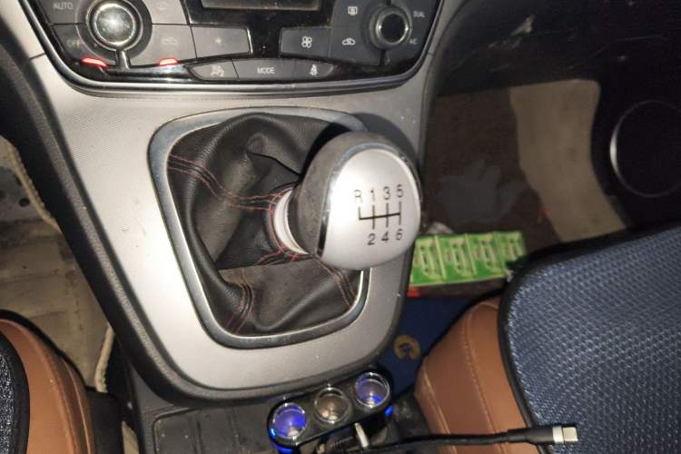 Used Haval M6 2017 1.5T Manual Two-Wheel Drive Elite Model Gear Lever