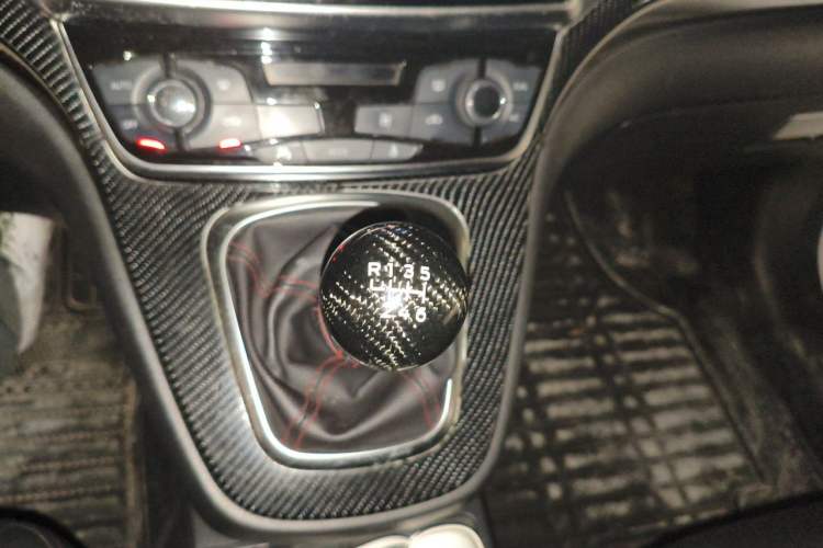 Used Haval M6 2017 1.5T Manual Two-Wheel Drive Elite Model Gear Lever