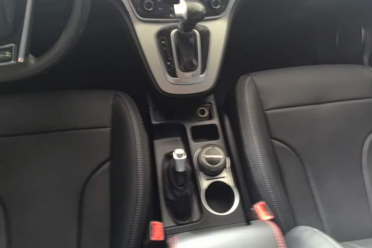 Used Haval M6 2017 1.5T Automatic Two-Wheel Drive Urban Model Gear Lever