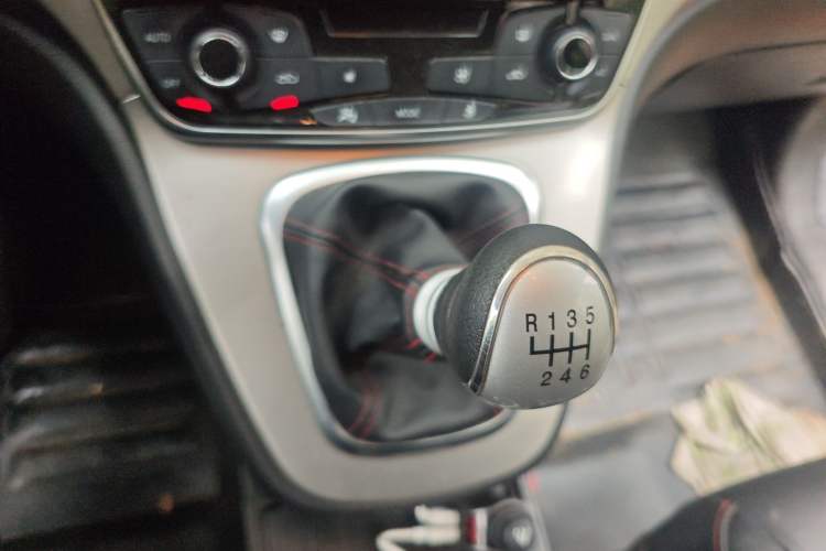 Used Haval M6 2017 1.5T Manual Two-Wheel Drive Elite Model Gear Lever