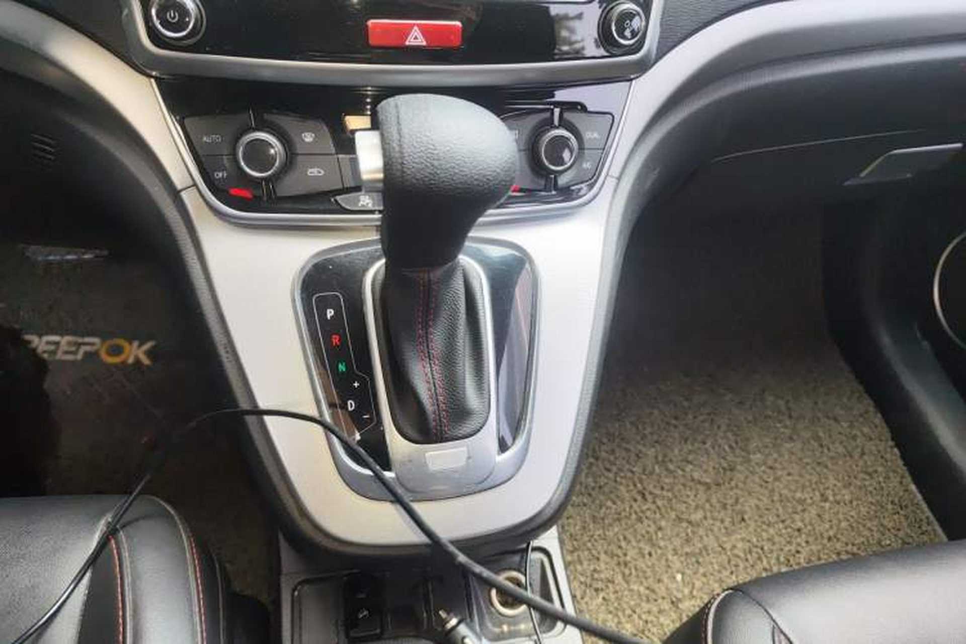 Used Haval M6 2017 1.5T Automatic Two-Wheel Drive Elite Model Gear Lever