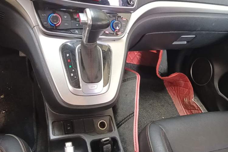 Used Haval M6 2017 1.5T Automatic Two-Wheel Drive Elite Model Gear Lever