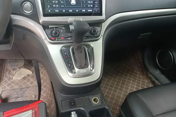 Used Haval M6 2017 1.5T Automatic Two-Wheel Drive Elite Model Gear Lever