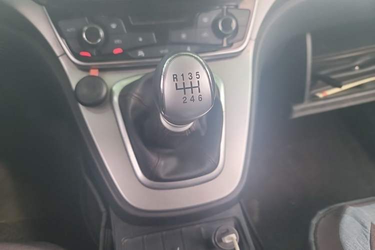 Used Haval M6 2017 1.5T Manual Two-Wheel Drive Elite Model Gear Lever