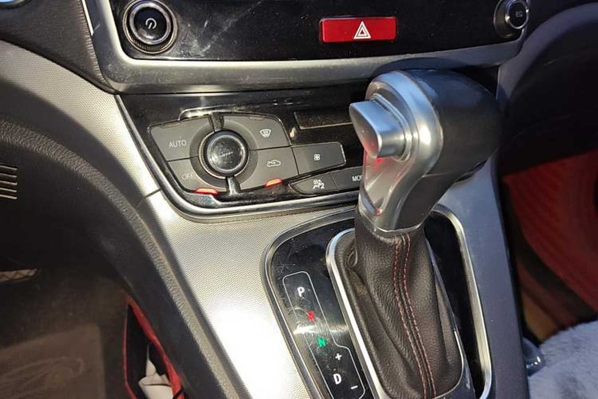 Used Haval M6 2017 1.5T Automatic Two-Wheel Drive Prestige Model Gear Lever