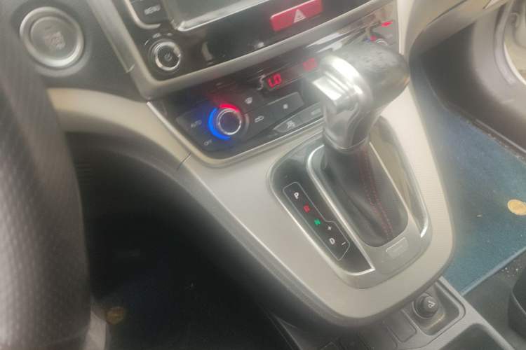 Used Haval M6 2017 1.5T Automatic Two-Wheel Drive Elite Model Gear Lever