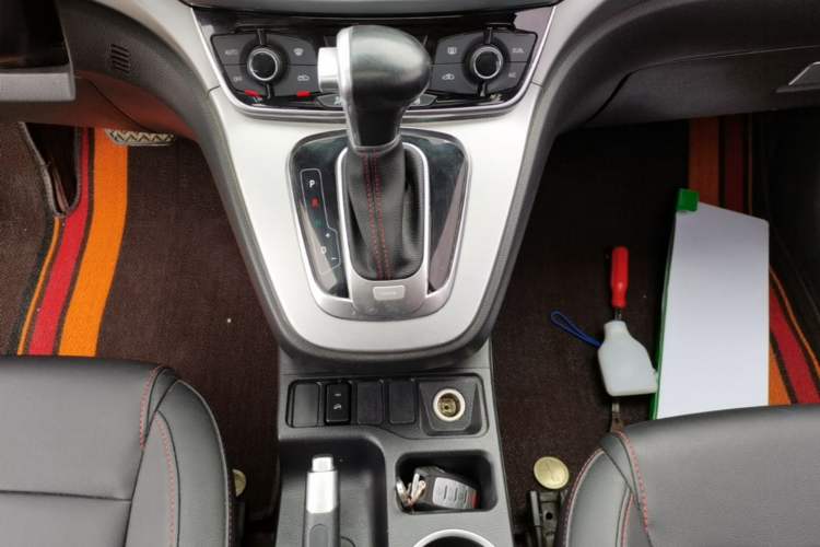 Used Haval M6 2017 1.5T Automatic Two-Wheel Drive Prestige Model Gear Lever