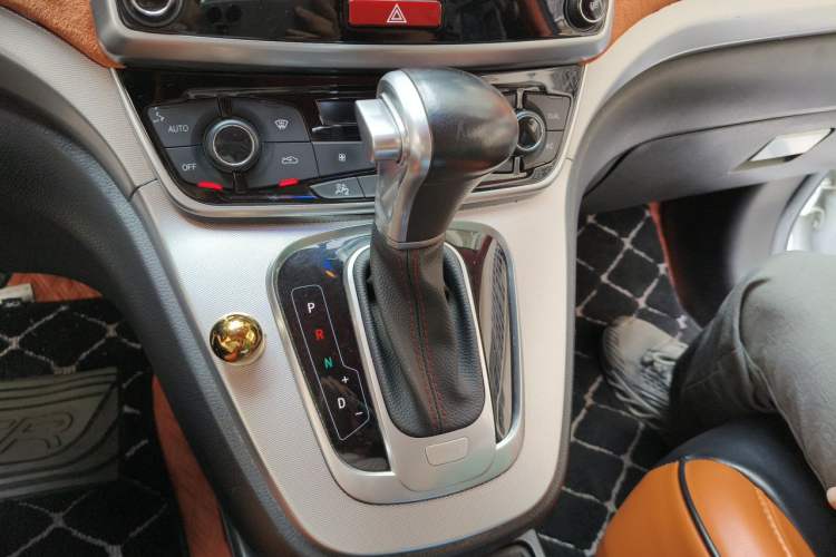 Used Haval M6 2017 1.5T Automatic Two-Wheel Drive Urban Model Gear Lever