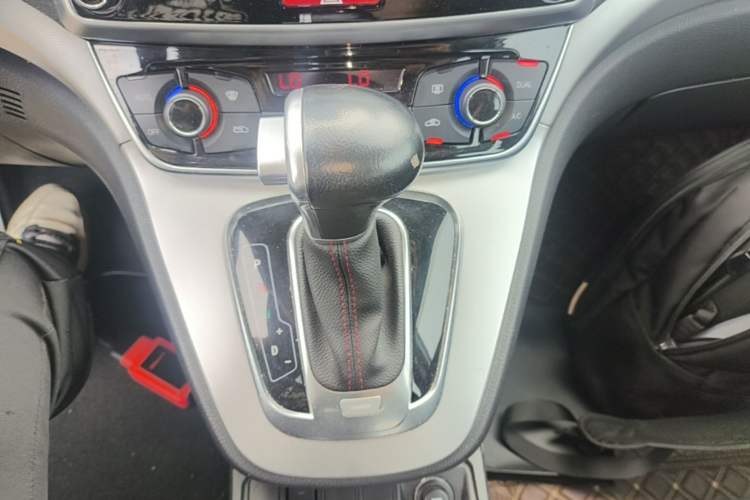 Used Haval M6 2017 1.5T Automatic Two-Wheel Drive Prestige Model Gear Lever