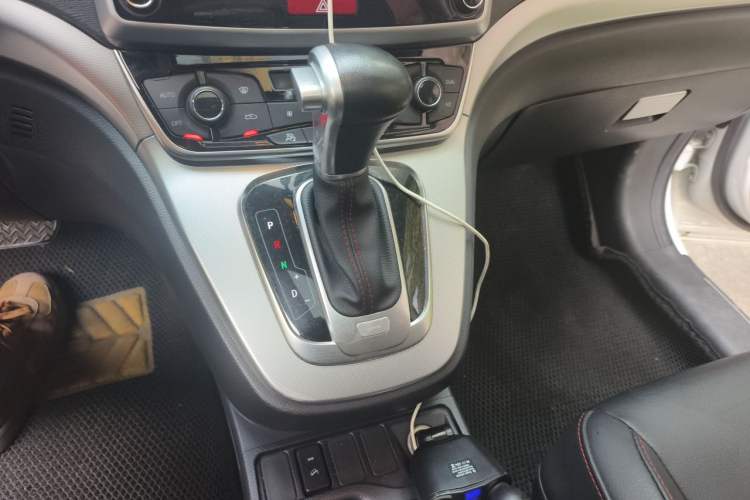 Used Haval M6 2017 1.5T Automatic Two-Wheel Drive Elite Model Gear Lever