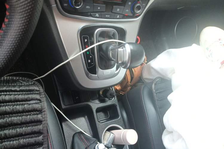 Used Haval M6 2017 1.5T Automatic Two-Wheel Drive Elite Model Gear Lever