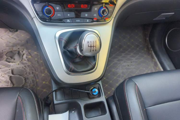 Used Haval M6 2017 1.5T Manual Two-Wheel Drive Elite Model Gear Lever