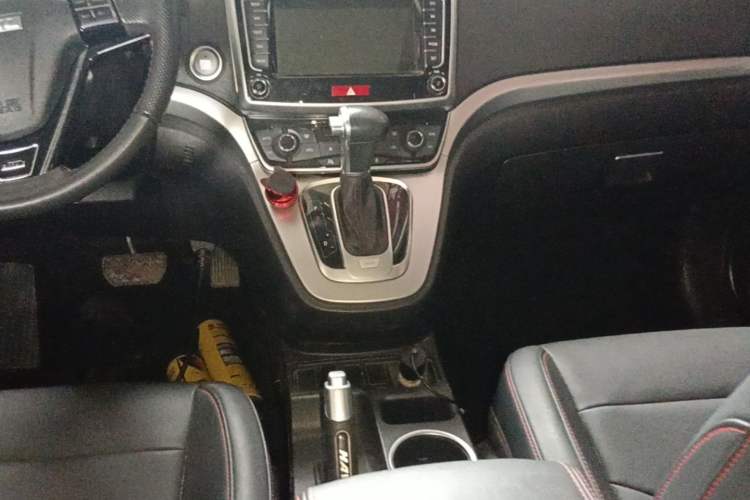Used Haval M6 2017 1.5T Automatic Two-Wheel Drive Elite Model Gear Lever