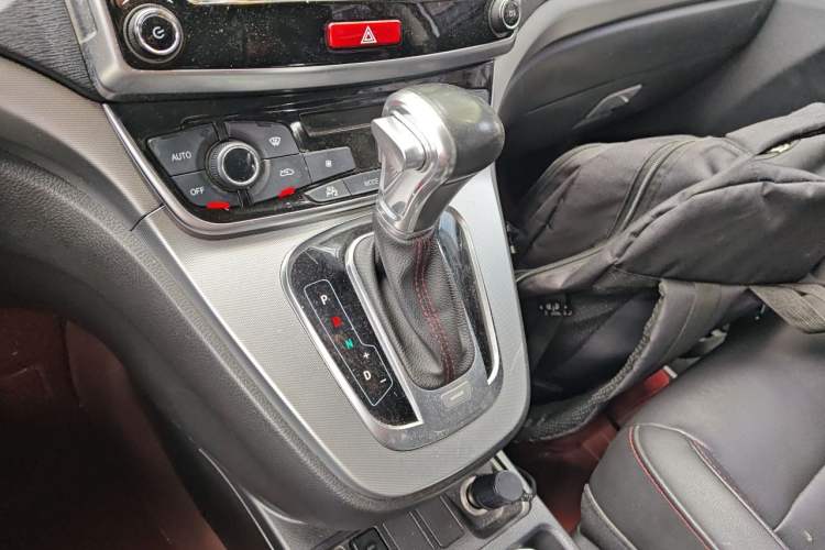 Used Haval M6 2017 1.5T Automatic Two-Wheel Drive Prestige Model Gear Lever