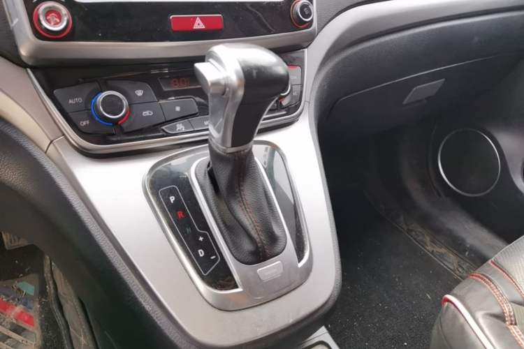Used Haval M6 2017 1.5T Automatic Two-Wheel Drive Elite Model Gear Lever