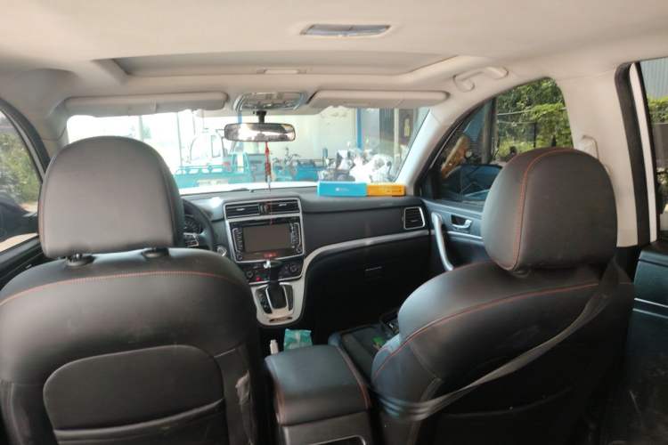Used Haval M6 2017 1.5T Automatic Two-Wheel Drive Elite Model Headliner