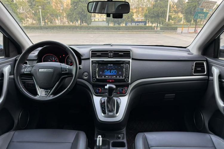 Used Haval M6 2017 1.5T Automatic Two-Wheel Drive Elite Model Interior 1