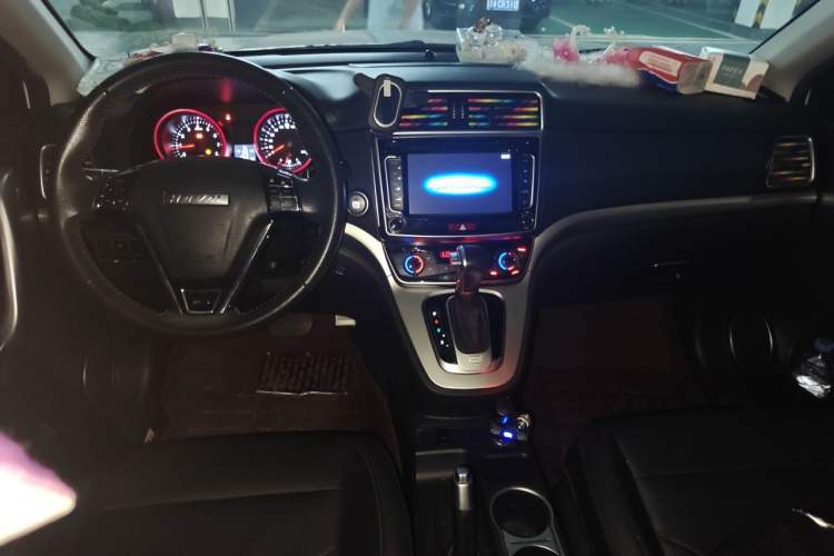 Used Haval M6 2017 1.5T Automatic Two-Wheel Drive Elite Model Interior 2