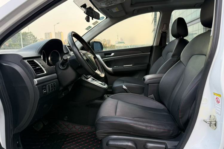Used Haval M6 2017 1.5T Automatic Two-Wheel Drive Elite Model Interior 2