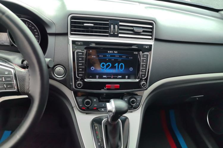Used Haval M6 2017 1.5T Automatic Two-Wheel Drive Elite Model Interior 3