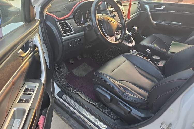 Used Haval M6 2017 1.5T Manual Two-Wheel Drive Elite Model Interior 3