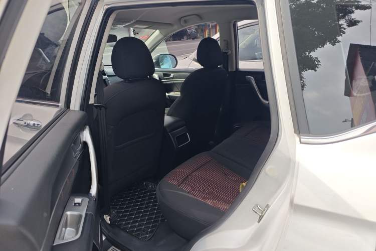 Used Haval M6 2017 1.5T Automatic Two-Wheel Drive Urban Model Interior 3