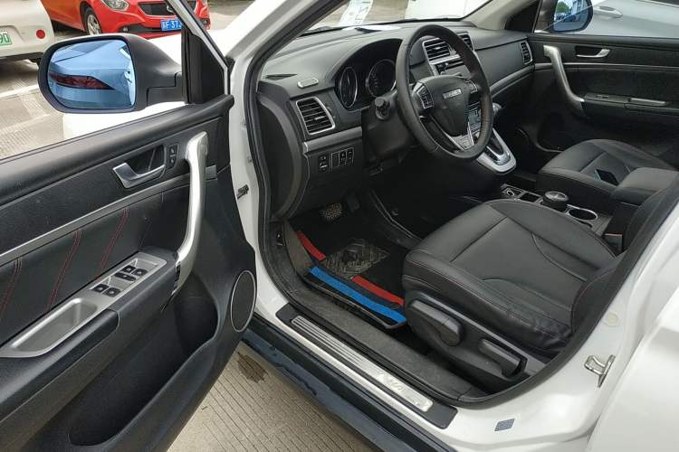 Used Haval M6 2017 1.5T Automatic Two-Wheel Drive Elite Model Interior 3