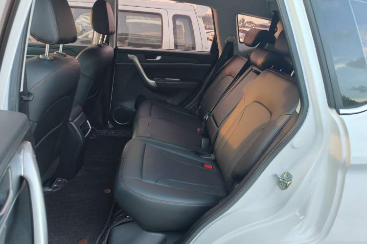 Used Haval M6 2017 1.5T Automatic Two-Wheel Drive Elite Model Interior 4