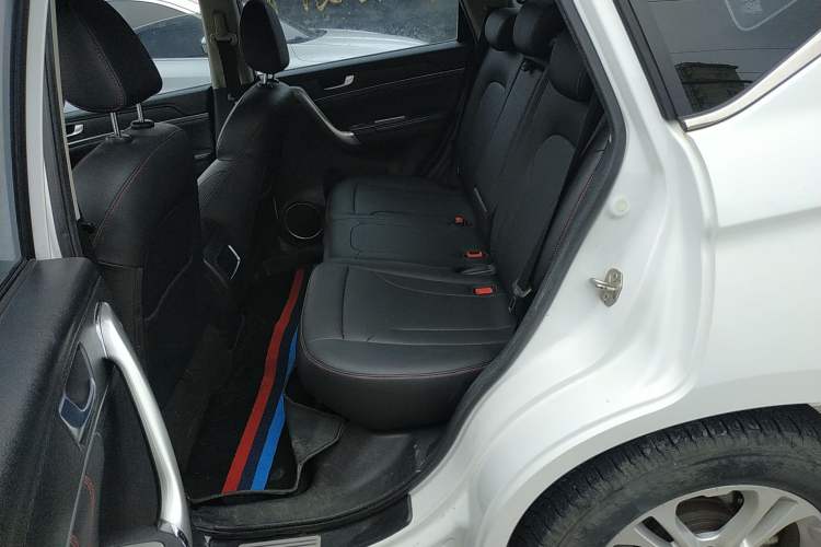 Used Haval M6 2017 1.5T Automatic Two-Wheel Drive Elite Model Interior 4