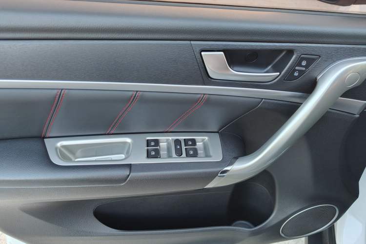 Used Haval M6 2017 1.5T Automatic Two-Wheel Drive Elite Model Interior 5
