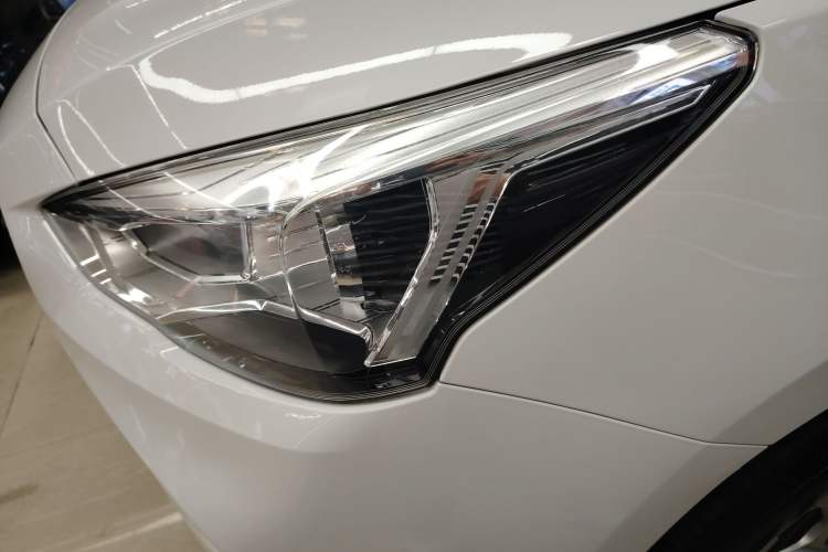 Used Haval M6 2017 1.5T Automatic Two-Wheel Drive Elite Model Left Front Headlight