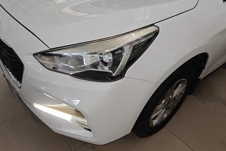 Used Haval M6 2017 1.5T Automatic Two-Wheel Drive Elite Model Left Front Headlight