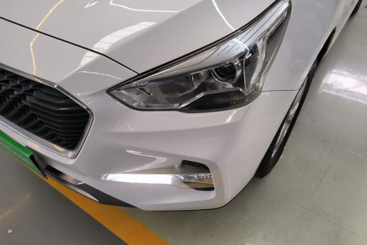 Used Haval M6 2017 1.5T Automatic Two-Wheel Drive Elite Model Left Front Headlight