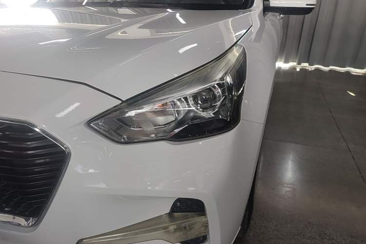 Used Haval M6 2017 1.5T Manual Two-Wheel Drive Urban Version Left Front Headlight