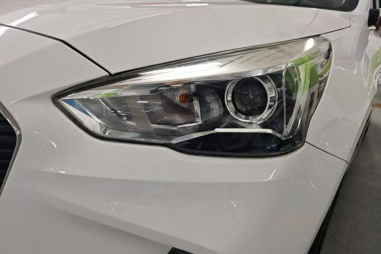 Used Haval M6 2017 1.5T Automatic Two-Wheel Drive Prestige Model Left Front Headlight