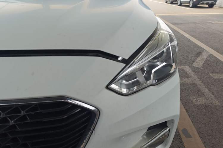 Used Haval M6 2017 1.5T Automatic Two-Wheel Drive Elite Model Left Front Headlight