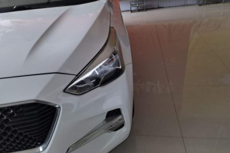 Used Haval M6 2017 1.5T Manual Two-Wheel Drive Urban Version Left Front Headlight