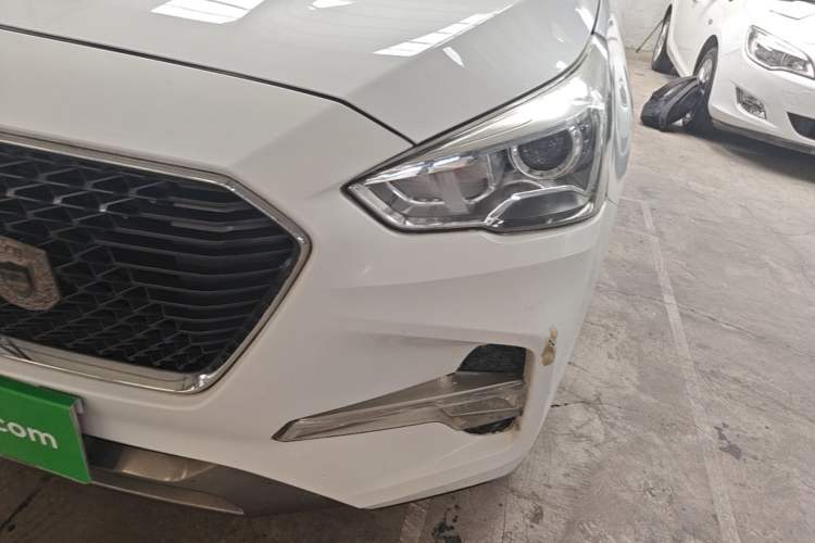 Used Haval M6 2017 1.5T Automatic Two-Wheel Drive Elite Model Left Front Headlight