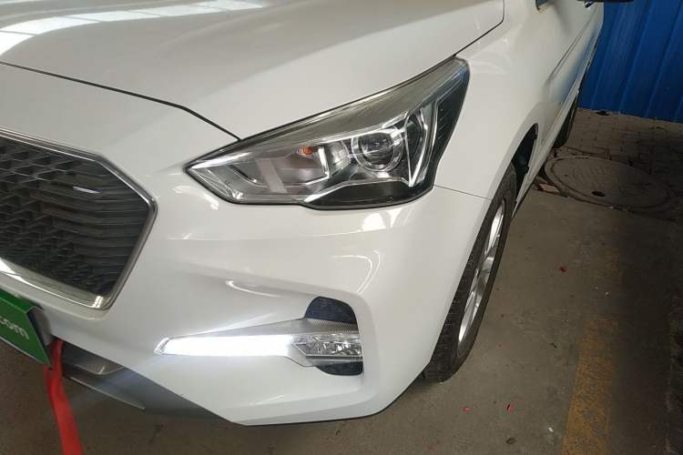 Used Haval M6 2017 1.5T Automatic Two-Wheel Drive Elite Model Left Front Headlight