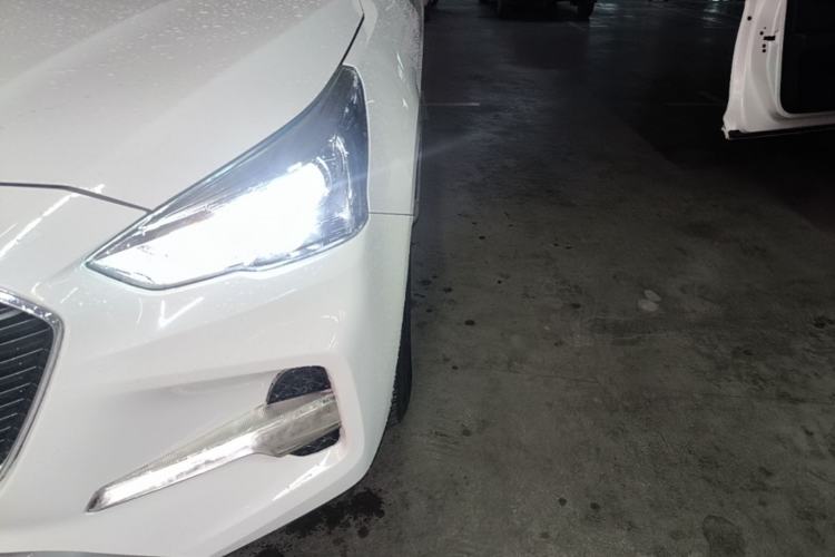 Used Haval M6 2017 1.5T Automatic Two-Wheel Drive Elite Model Left Front Headlight