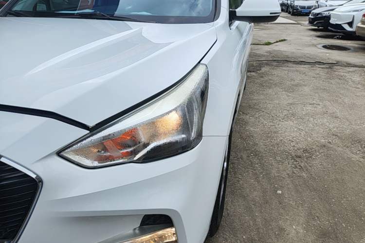 Used Haval M6 2017 1.5T Automatic Two-Wheel Drive Urban Model Left Front Headlight