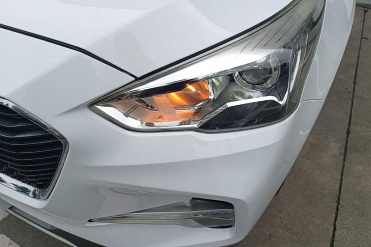Used Haval M6 2017 1.5T Automatic Two-Wheel Drive Prestige Model Left Front Headlight