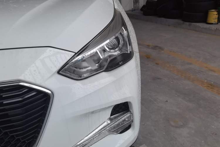 Used Haval M6 2017 1.5T Automatic Two-Wheel Drive Urban Model Left Front Headlight