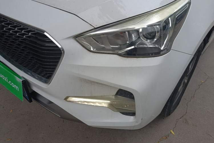 Used Haval M6 2017 1.5T Automatic Two-Wheel Drive Elite Model Left Front Headlight