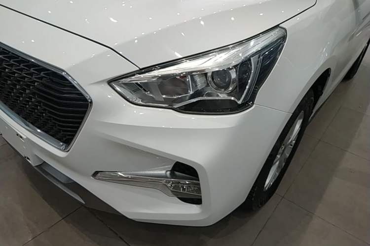Used Haval M6 2017 1.5T Automatic Two-Wheel Drive Elite Model Left Front Headlight