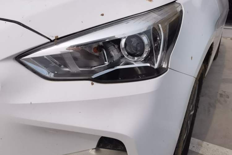 Used Haval M6 2017 1.5T Automatic Two-Wheel Drive Elite Model Left Front Headlight