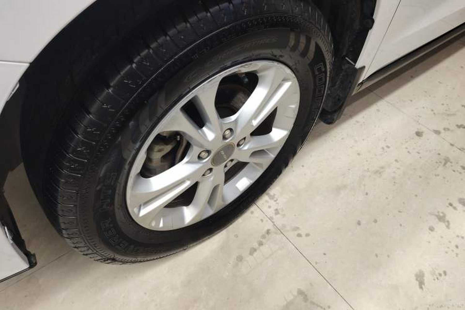 Used Haval M6 2017 1.5T Automatic Two-Wheel Drive Elite Model Left Front Wheel Hub