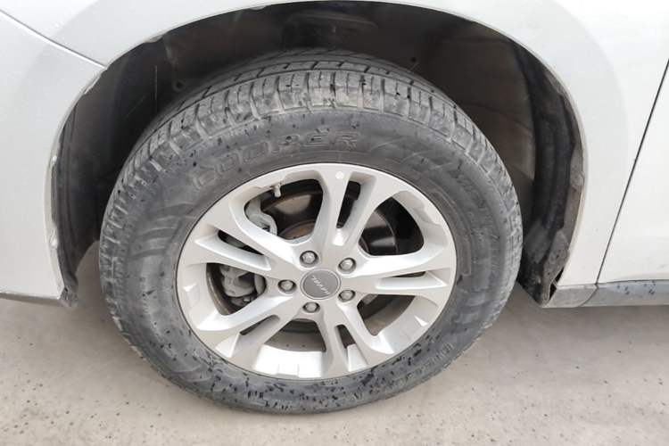 Used Haval M6 2017 1.5T Manual Two-Wheel Drive Elite Model Left Front Wheel Hub