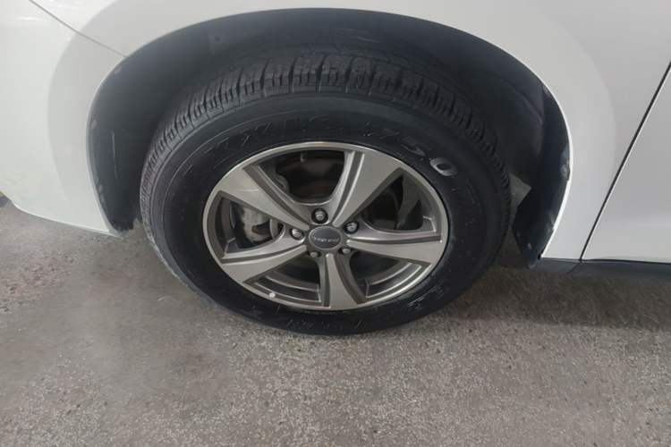 Used Haval M6 2017 1.5T Manual Two-Wheel Drive Urban Version Left Front Wheel Hub