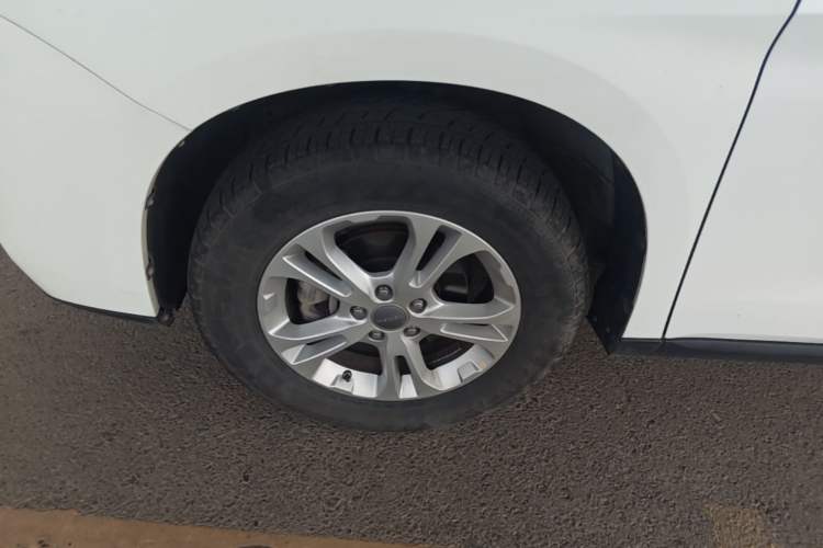 Used Haval M6 2017 1.5T Automatic Two-Wheel Drive Elite Model Left Front Wheel Hub